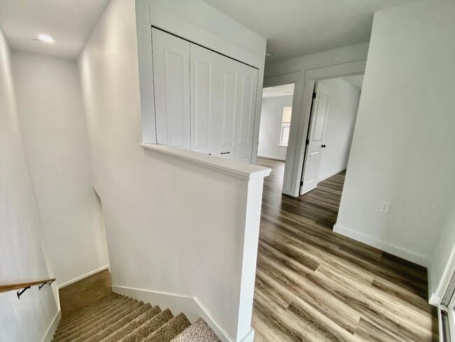Building Photo - 1022 Villa Way