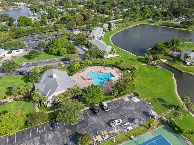 Building Photo - 5280 Coquina Key Dr SE
