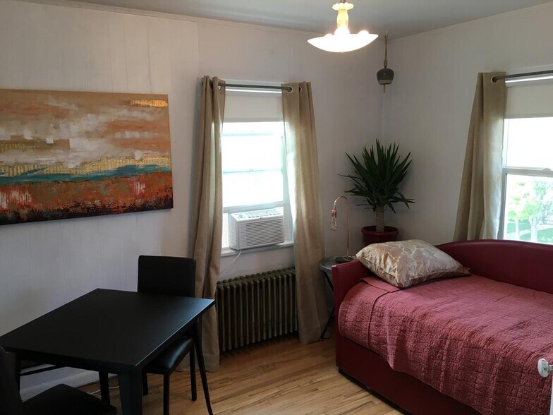 Building Photo - 856 E Carter St