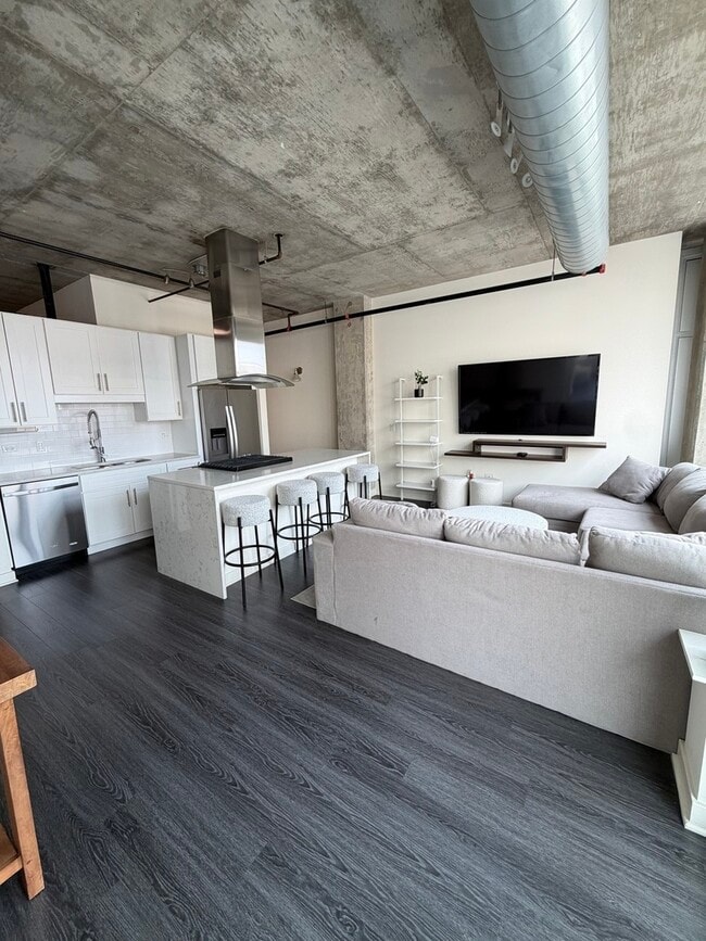 Building Photo - 50 E 16th St