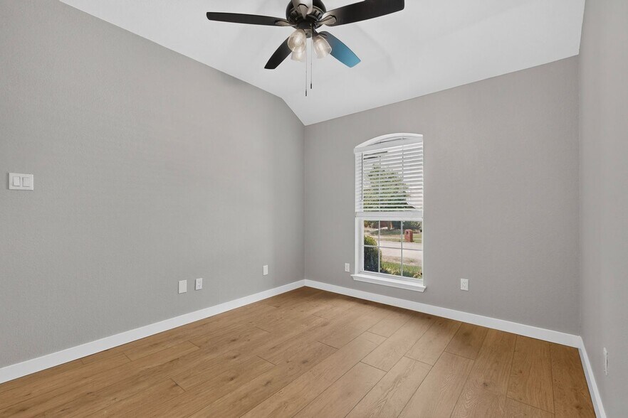 Building Photo - 9881 Cambridge Dr