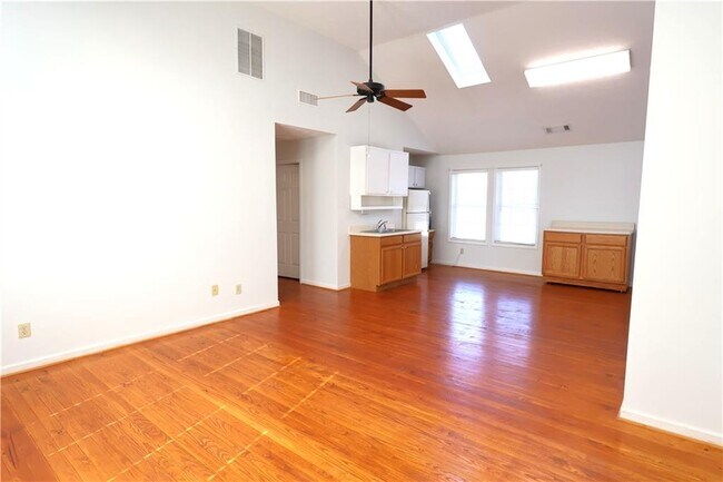 Building Photo - 217 Mountain View St