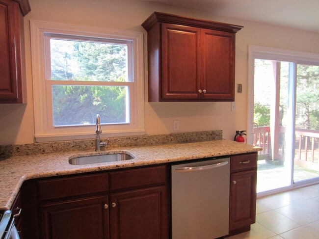 Building Photo - 22 Lasatta Ave