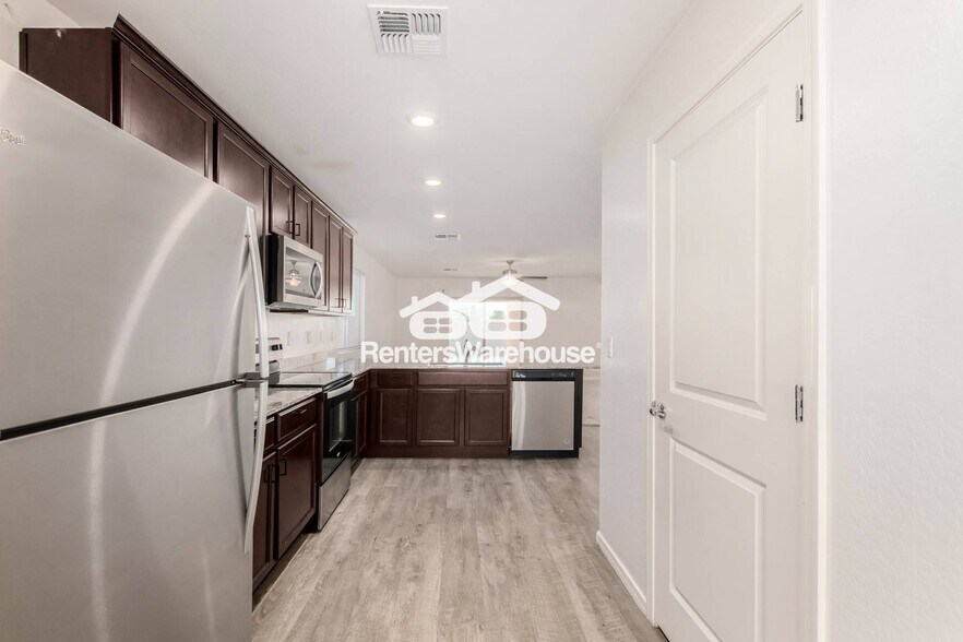 Building Photo - 25785 W Samantha Way