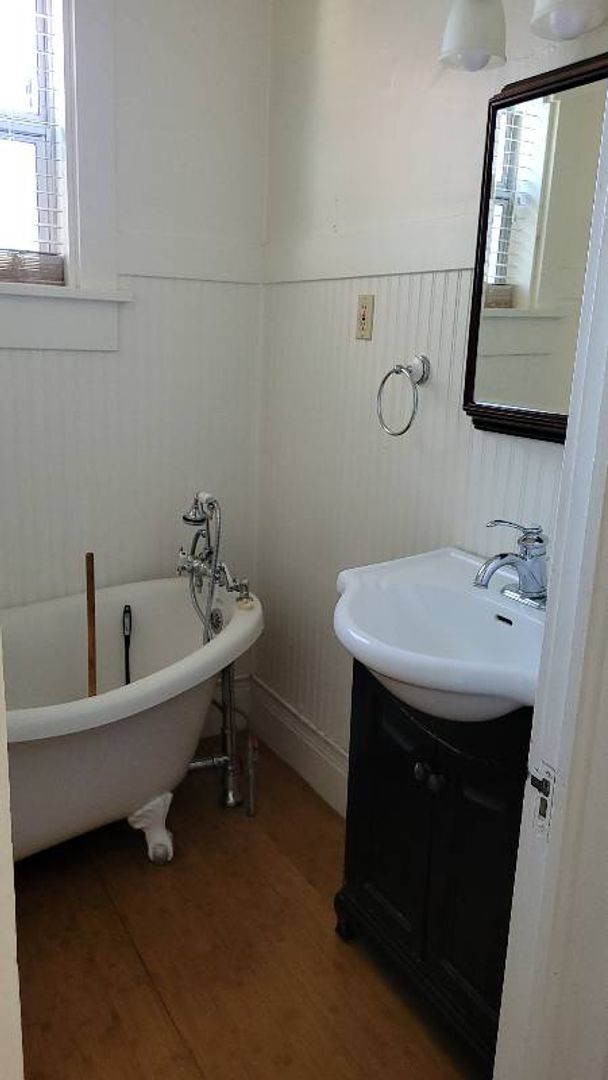 Building Photo - 4Bedroom/2Bath Home in Town of Susanville