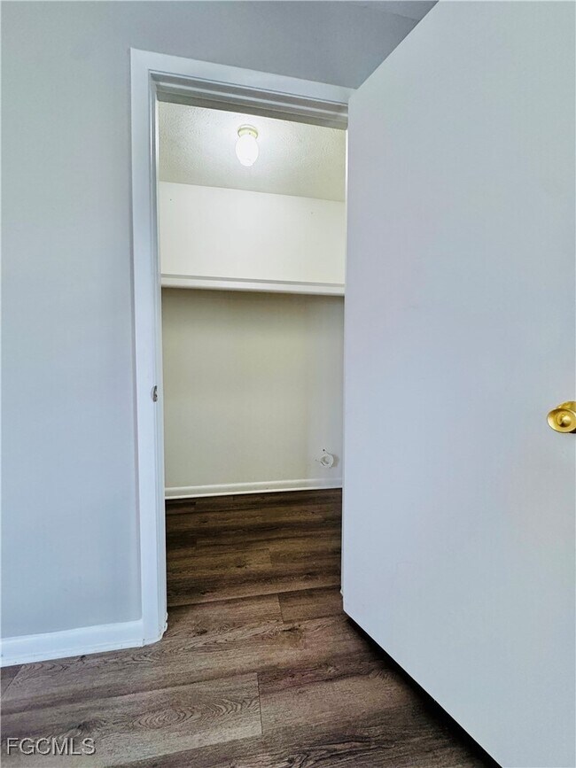 Building Photo - 3619 SE 9th Pl