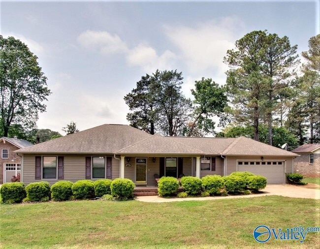 Building Photo - 697 Crestview Dr