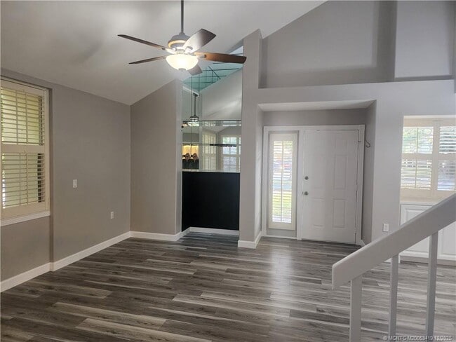 Building Photo - 3624 SW Sunset Trace Cir