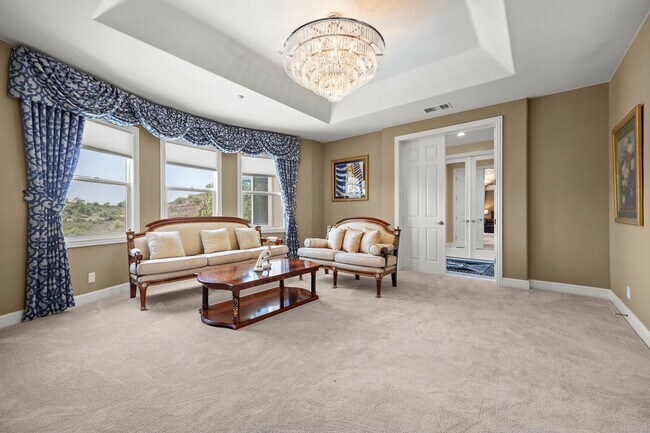 Building Photo - Exquisite Luxury Living in the Moorpark Co...