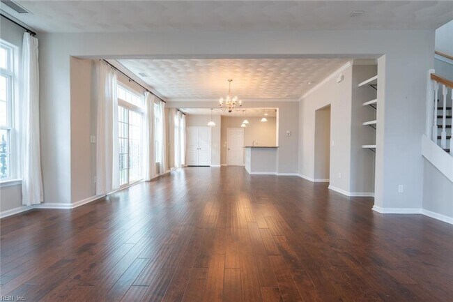 Building Photo - 5616 Memorial Dr