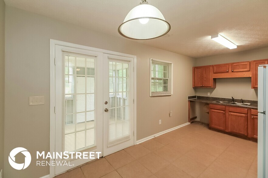 Building Photo - 693 Oak Dr