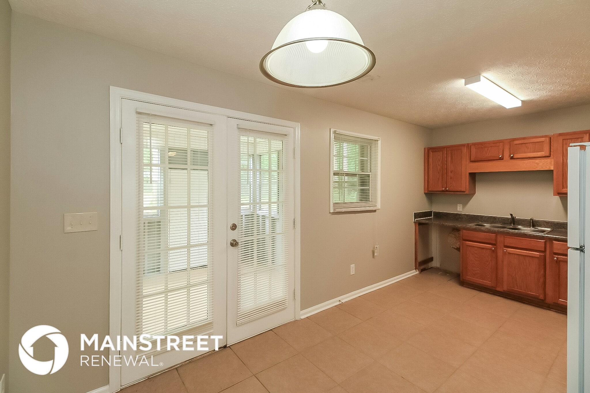 Building Photo - 693 Oak Dr