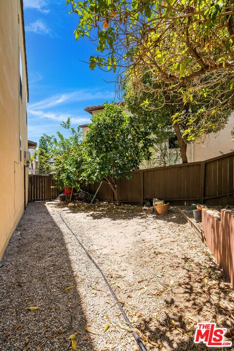 Building Photo - 10645 Chiquita St