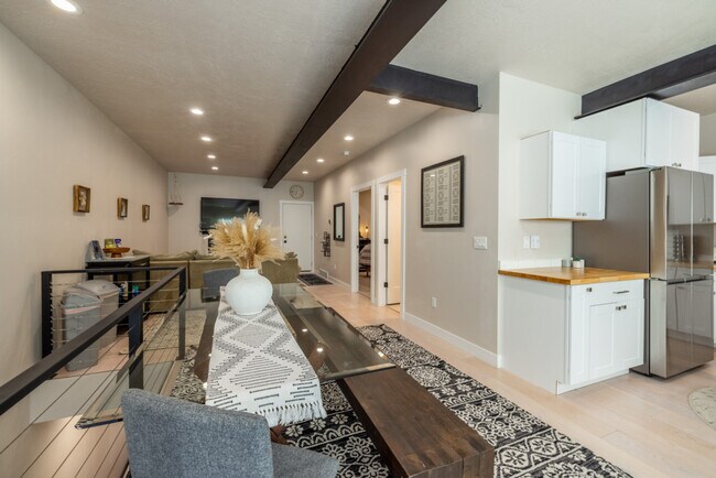 Building Photo - 255 Matterhorn Dr