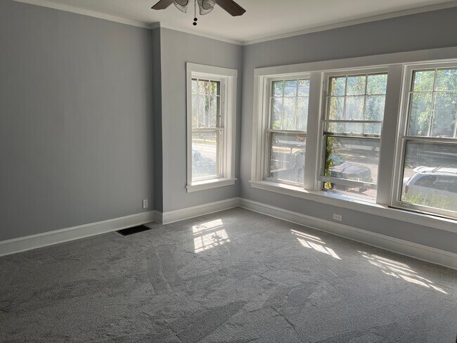 Building Photo - 5311 N Kimball Ave