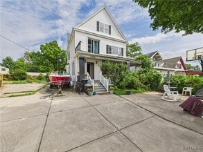 Building Photo - 2403 Niagara St