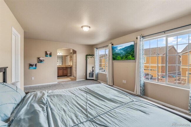 Building Photo - 7643 Sand Lake Heights