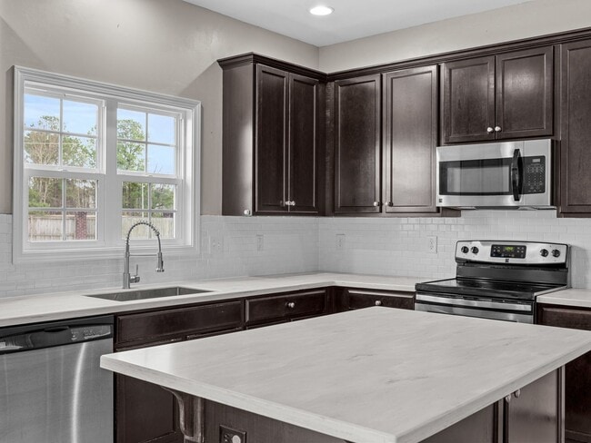 Building Photo - Williamsburg Plantation Beauty