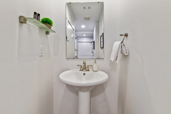 Building Photo - 521 St Joseph St