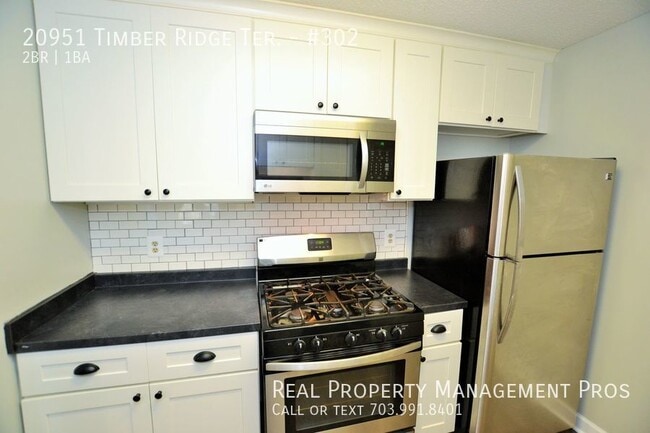 Building Photo - Updated 2 Bedroom Condo In Ashburn Farm Fo...