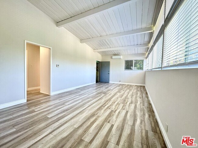 Building Photo - 226 S Gale Dr