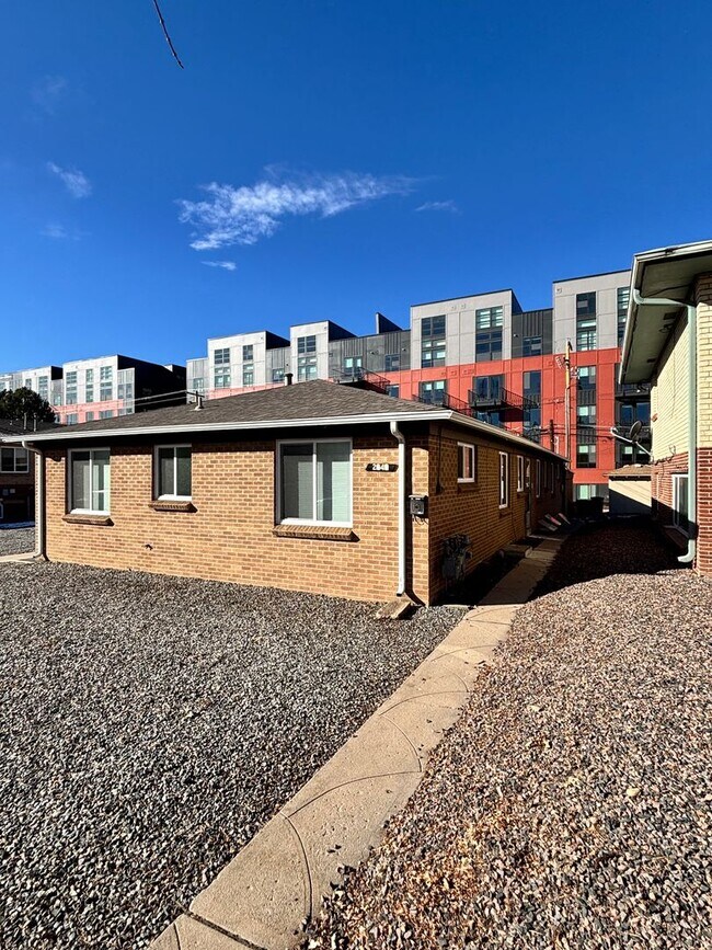 Building Photo - Remodeled Two Bedroom in University District-Next to DU!! 50% Off Firsts Month Rent!!