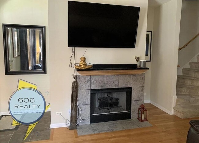Building Photo - Beautiful, Single Family Townhome, Great L...
