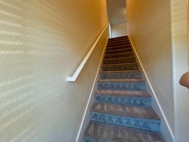 Building Photo - 50% Off First Month’s Rent! Spacious 5-Bed...