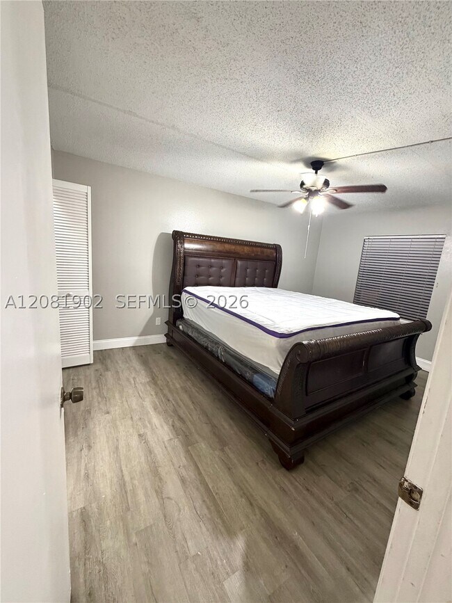 Building Photo - 8215 Sun Spring Cir