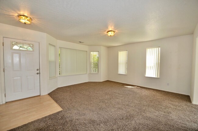 Building Photo - Broadmoore Community, 4 bed 2.5 bath