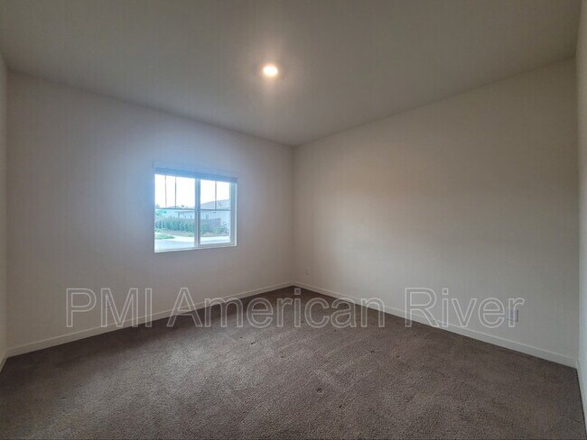 Building Photo - 2053 Skipper Cv Wy