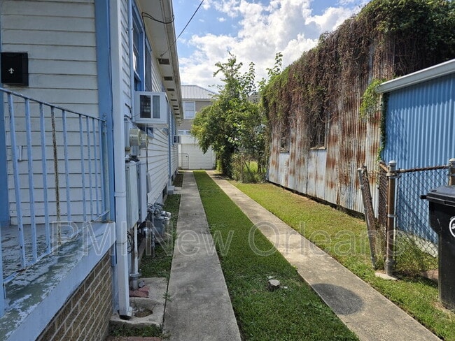 Building Photo - 3022 Serantine St