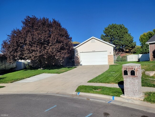 Building Photo - 4 br, 3 bath House - 1958 North 660 West