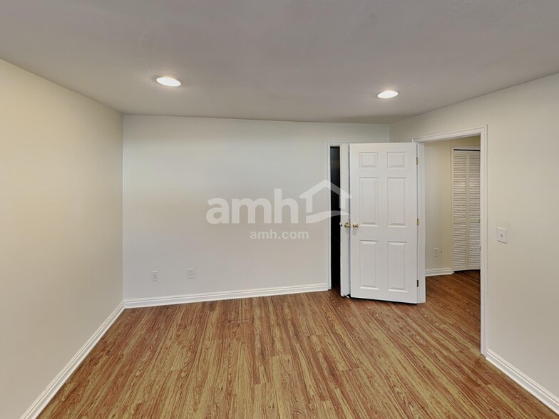 Building Photo - 6428 S Gold Valley Ct