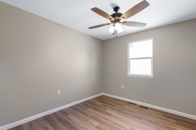 Building Photo - 1147 Inverness Dr