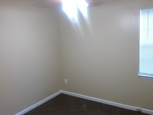Building Photo - DUPLEX at Summerglen!
