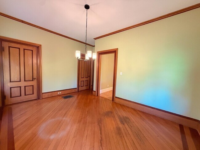 Building Photo - 209 Bacon St