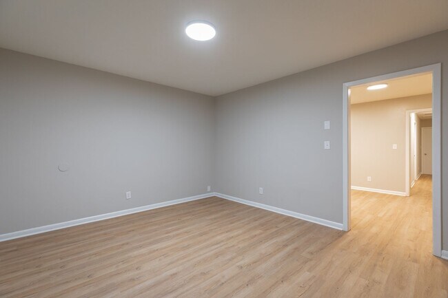 Building Photo - 3339 Pinewood Ave