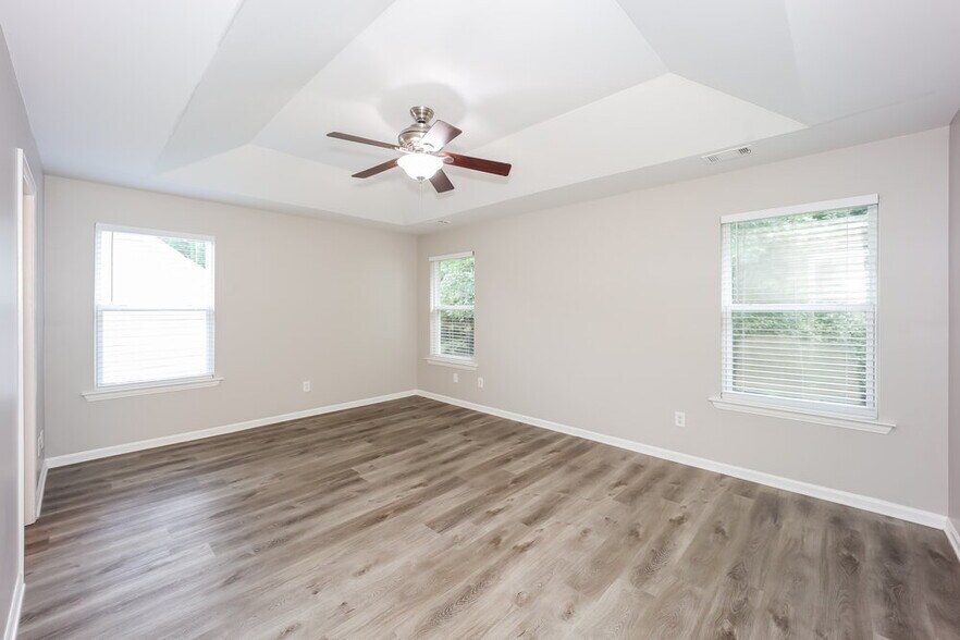 Building Photo - 2080 Valley Creek Dr
