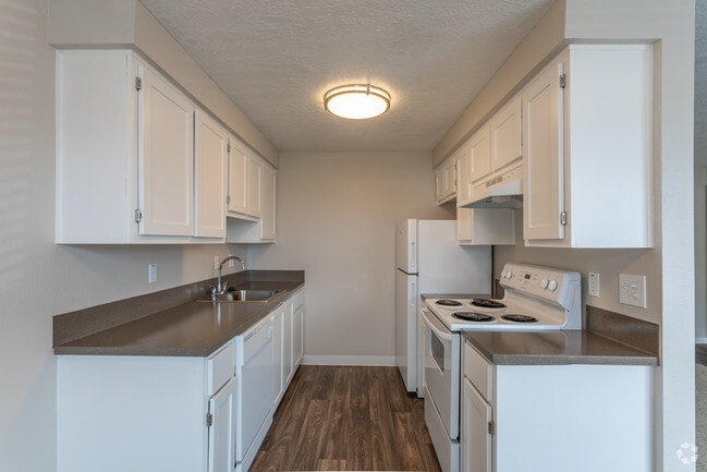 2BR, 1BA - 756 SF - Cheryl Lynn