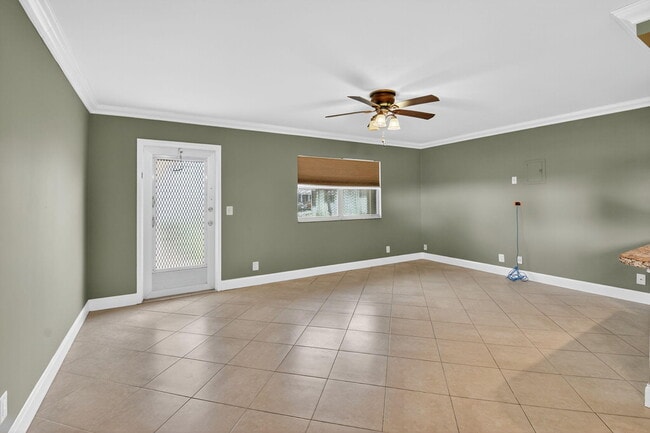 Building Photo - 94 Valencia C