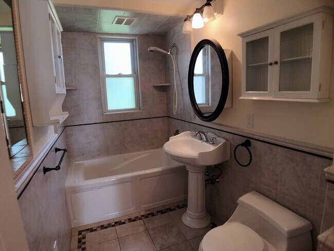 Building Photo - 31 Gilbert Rd