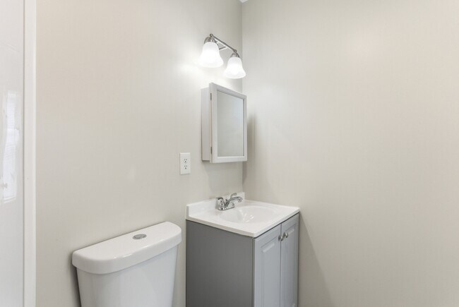 Building Photo - 109 N Cruze St