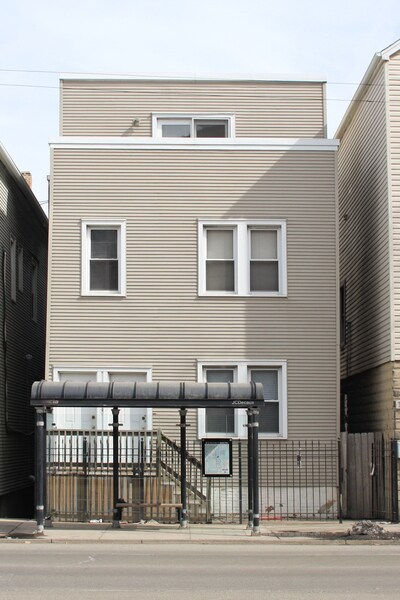 Primary Photo - 2455 N Ashland Ave