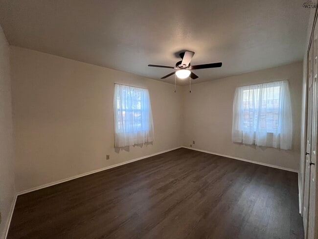 Building Photo - 4723 N Shore Dr