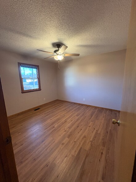 Building Photo - 1035 McClure Ln