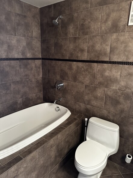 Master Bath - 1625 Larimer St
