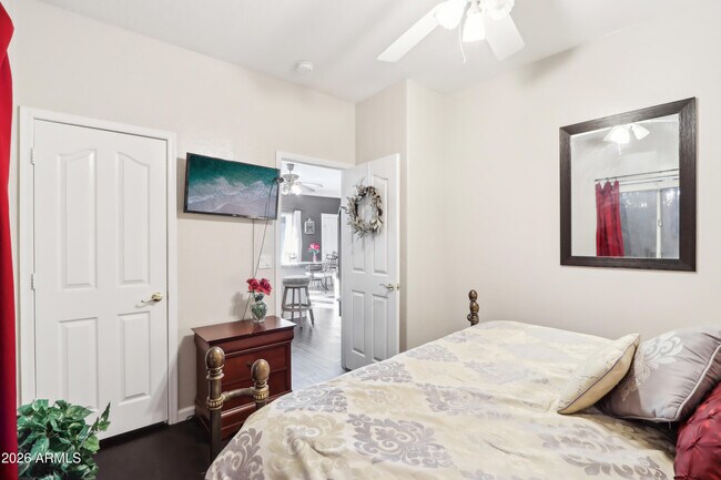 Building Photo - 2201 E Tahitian Way