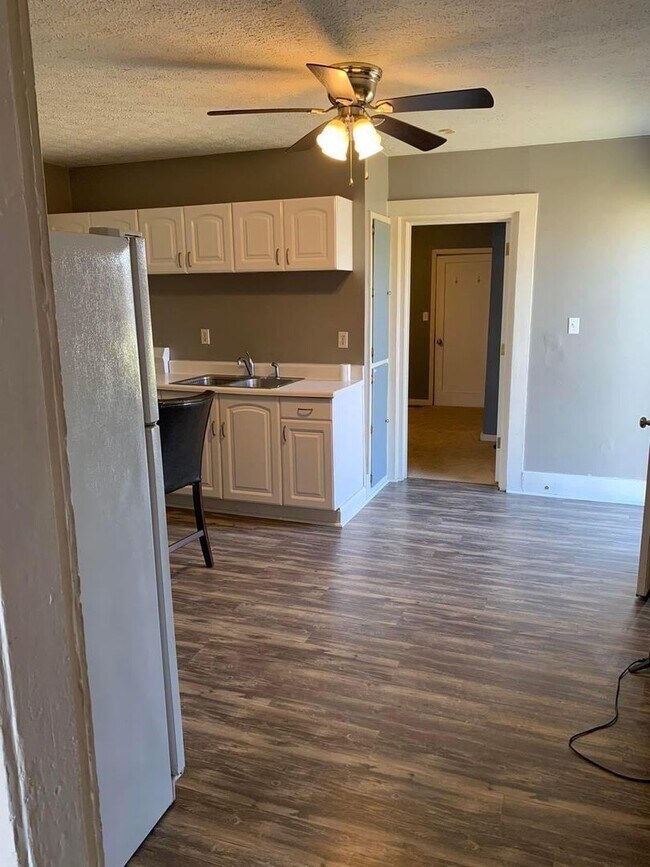 Building Photo - 918 W Louisiana St