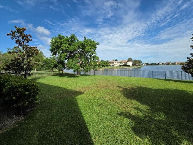 Building Photo - 8671 Lakeside Bnd